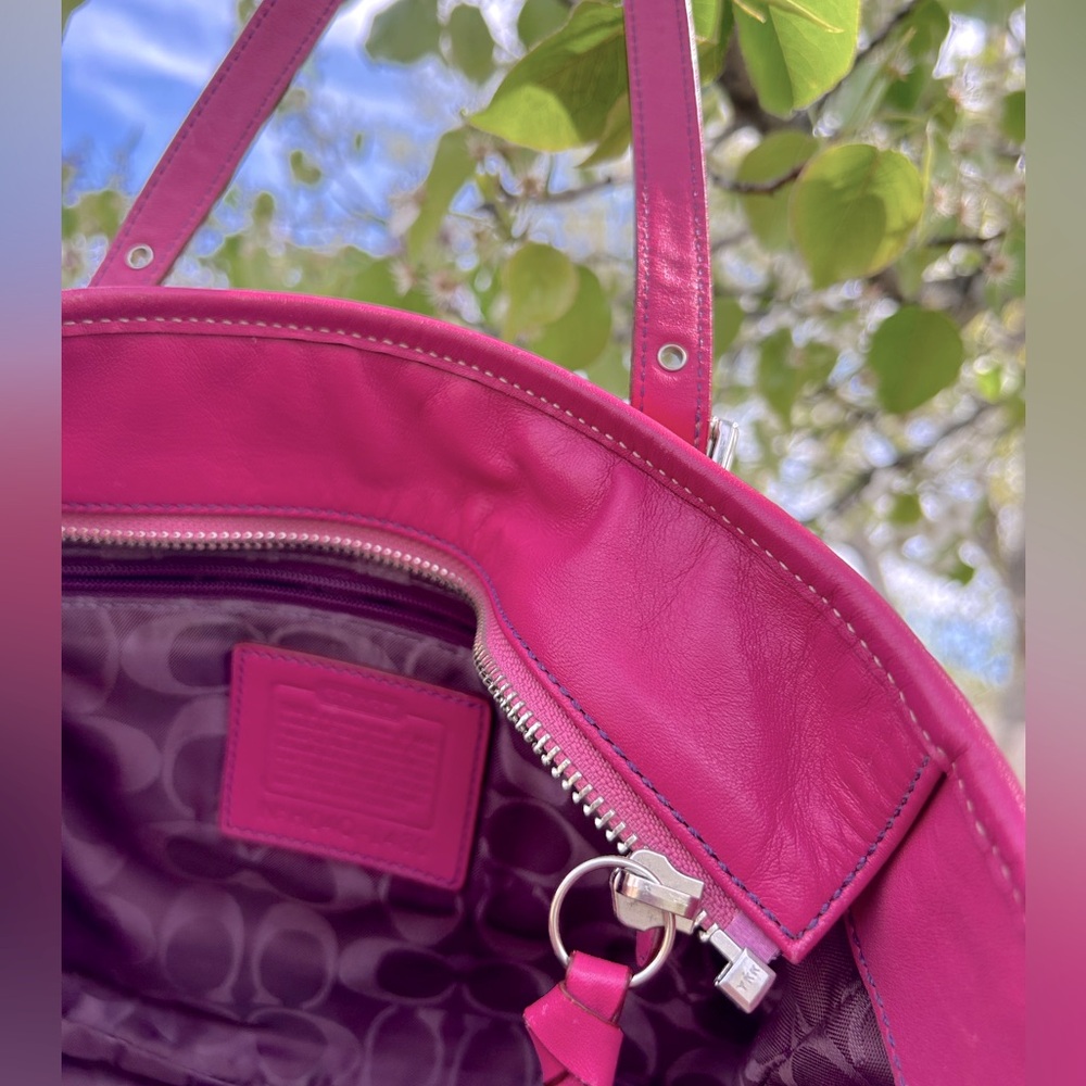 Rose Leatherware Suede Coach - Picture 5 of 8